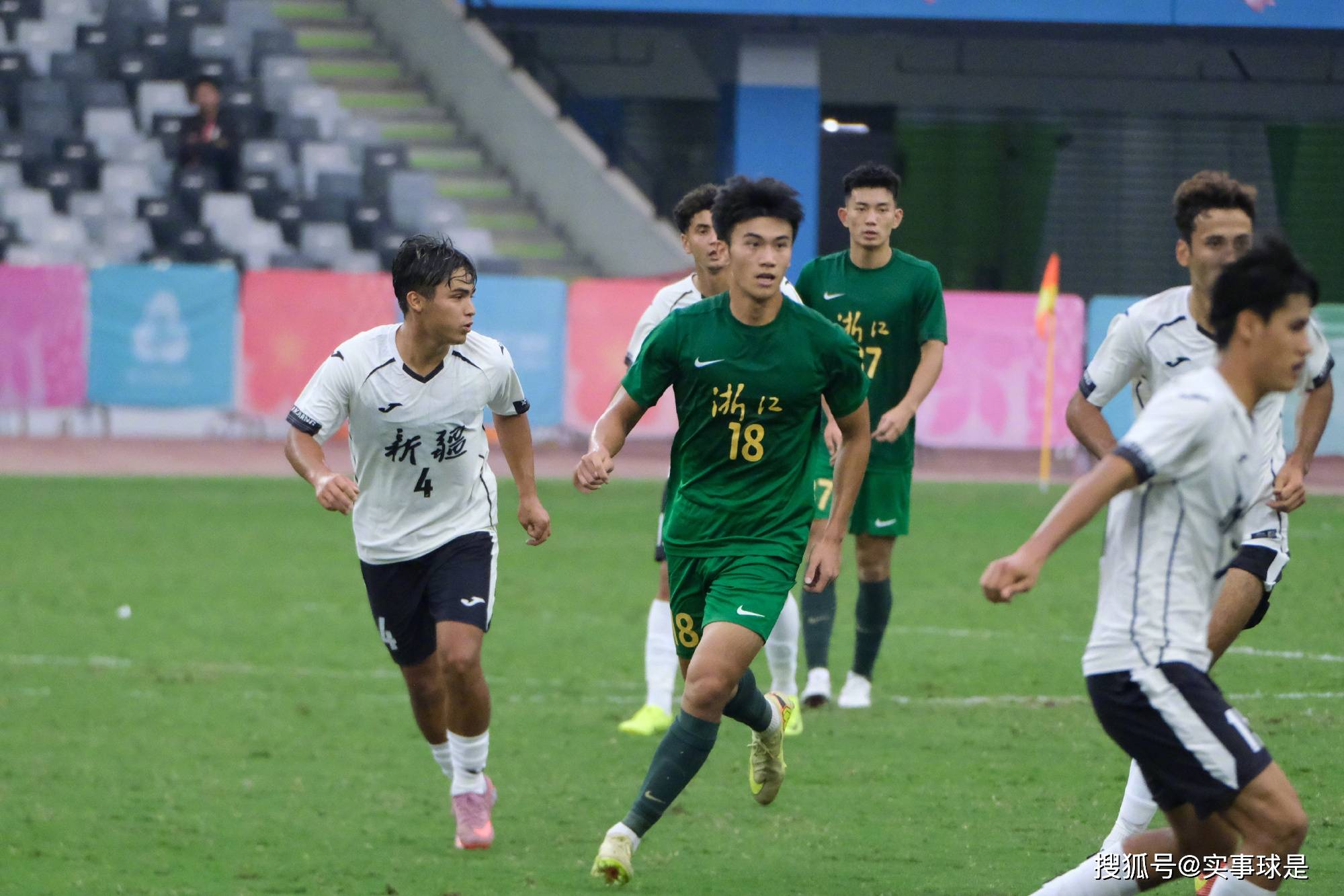 国足迪拜拉练收官战：2-2遭乌兹别克斯坦压哨绝平，邵佳一执教初现战术雏形