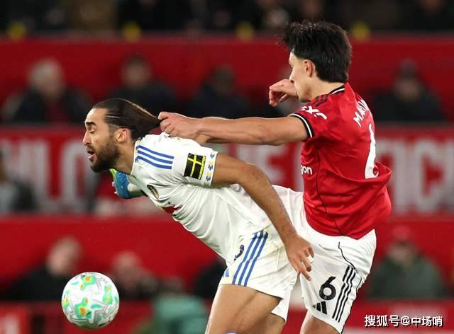 足球场上，扯头发算不算暴力行为？