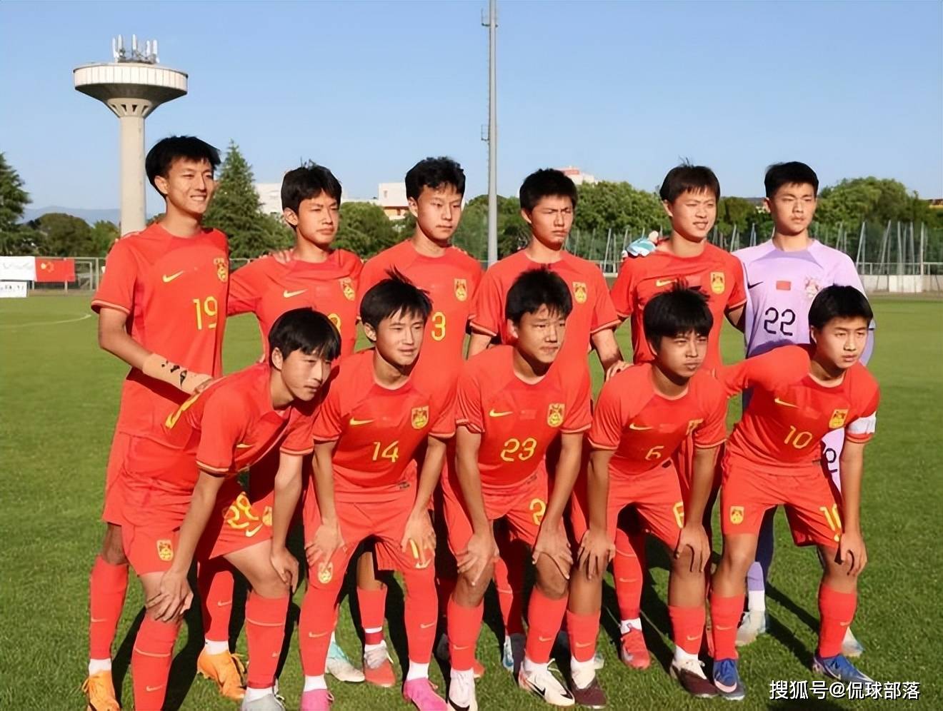 0-1遭绝杀！中国男足再输欧洲球队，1胜3负收官+锁定第8名，仅胜意大利